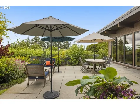 6809 SE Ash Street Portland OR 97215