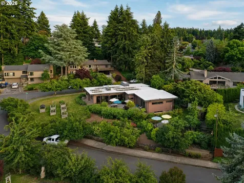 6809 SE Ash Street Portland OR 97215