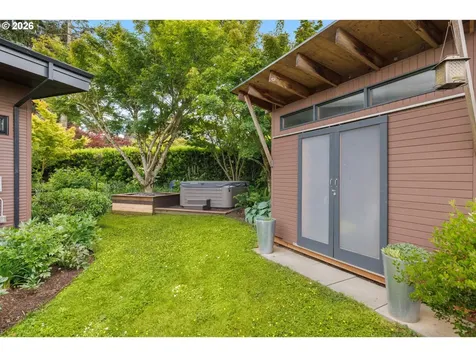 6809 SE Ash Street Portland OR 97215