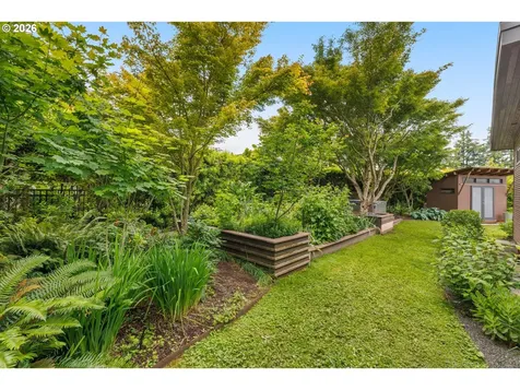 6809 SE Ash Street Portland OR 97215