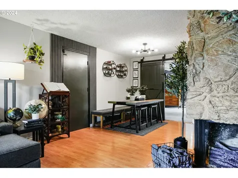 5322 Fox Court S Salem OR 97306