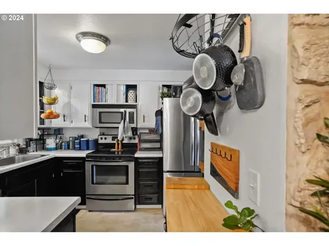 5322 Fox Court S Salem OR 97306