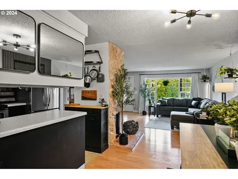 5322 Fox Court S Salem OR 97306