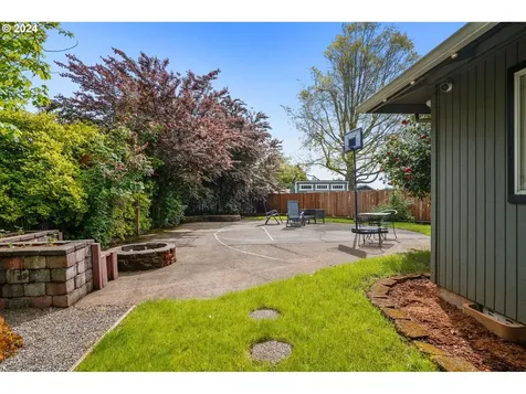 5322 Fox Court S Salem OR 97306