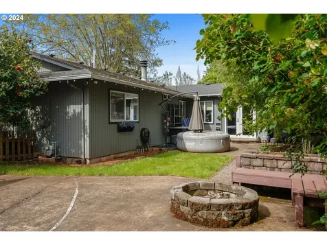 5322 Fox Court S Salem OR 97306