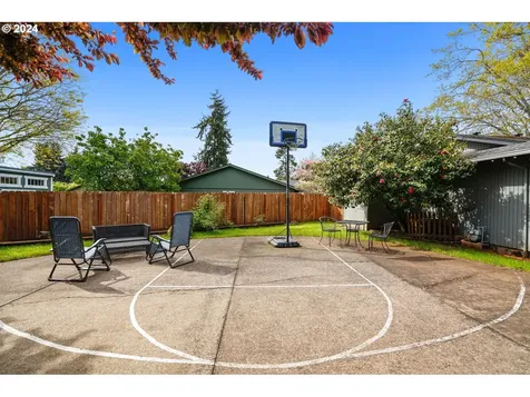 5322 Fox Court S Salem OR 97306