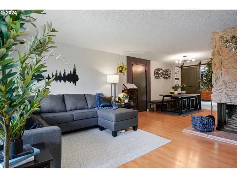 5322 Fox Court S Salem OR 97306