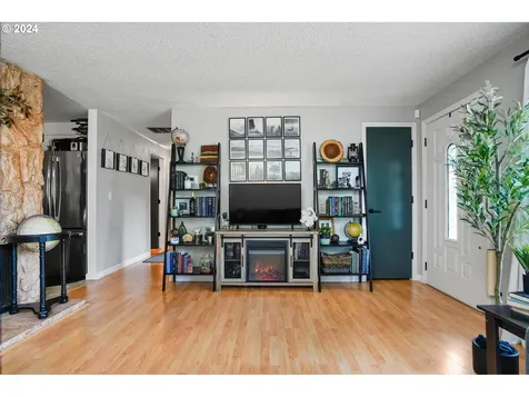 5322 Fox Court S Salem OR 97306