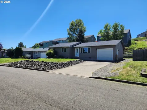 224 Lancaster Avenue Roseburg OR 97471