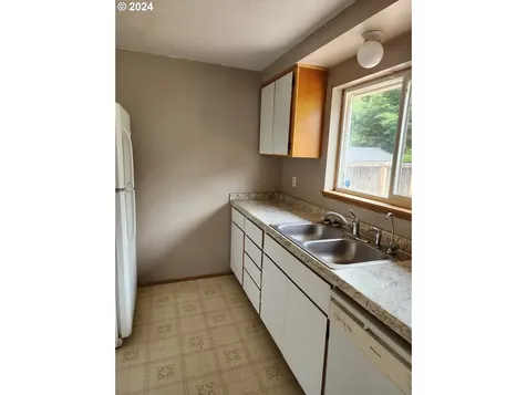 224 Lancaster Avenue Roseburg OR 97471