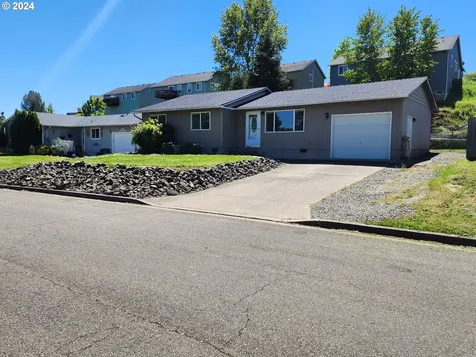 224 Lancaster Avenue Roseburg OR 97471