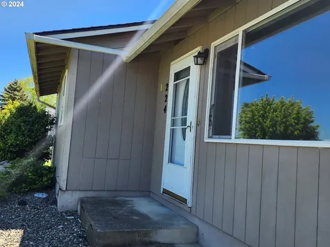 224 Lancaster Avenue Roseburg OR 97471