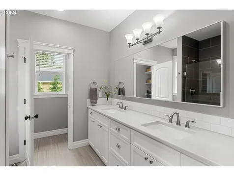 25595 S Rhoten Road Aurora OR 97002
