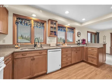 33313 Hillcrest Drive Scappoose OR 97056