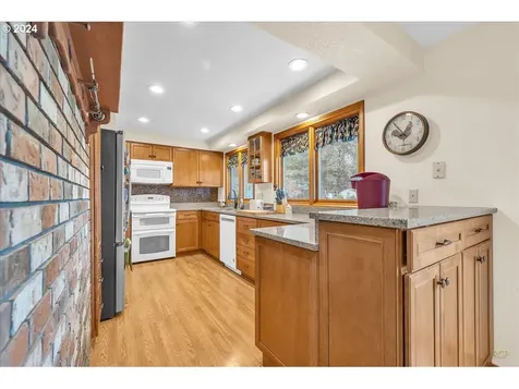 33313 Hillcrest Drive Scappoose OR 97056