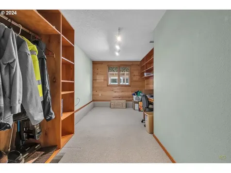 33313 Hillcrest Drive Scappoose OR 97056