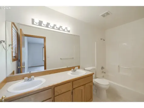 219 Nw 146th Street Vancouver WA 98685