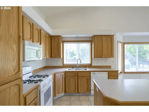 219 Nw 146th Street Vancouver WA 98685