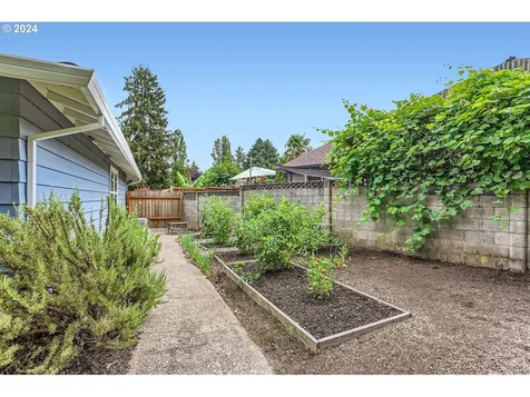 11735 Sw Hazelwood Loop Portland OR 97223