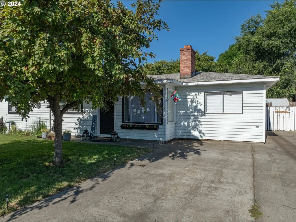 3720 W 7th Street The Dalles OR 97058