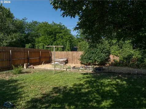 3720 W 7th Street The Dalles OR 97058