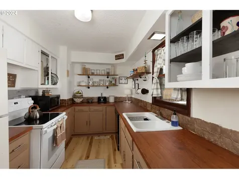 3720 W 7th Street The Dalles OR 97058