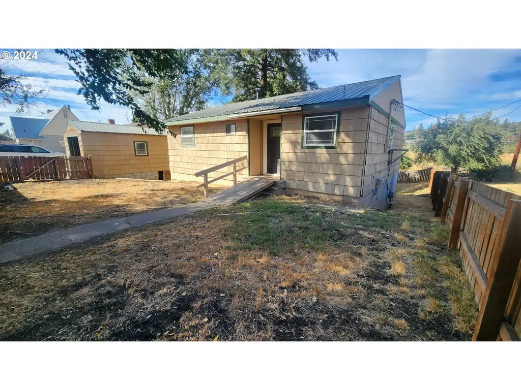 221 NW 2nd Street Goldendale WA 98620