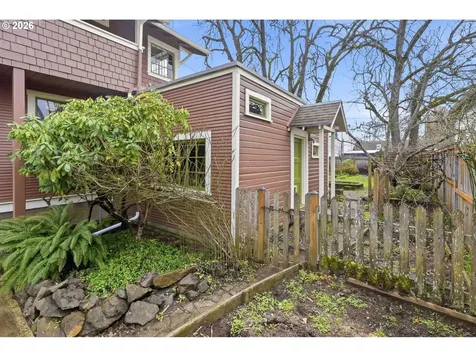 835 Ash Avenue Cottage Grove OR 97424