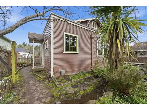 835 Ash Avenue Cottage Grove OR 97424