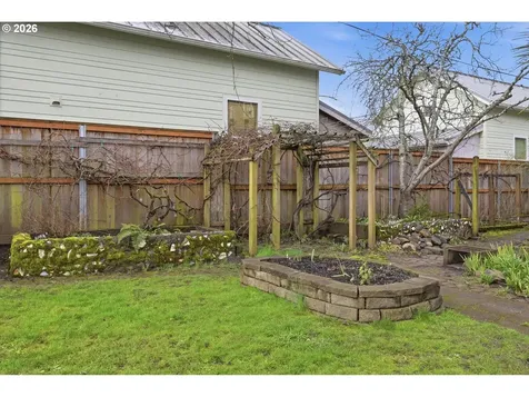 835 Ash Avenue Cottage Grove OR 97424