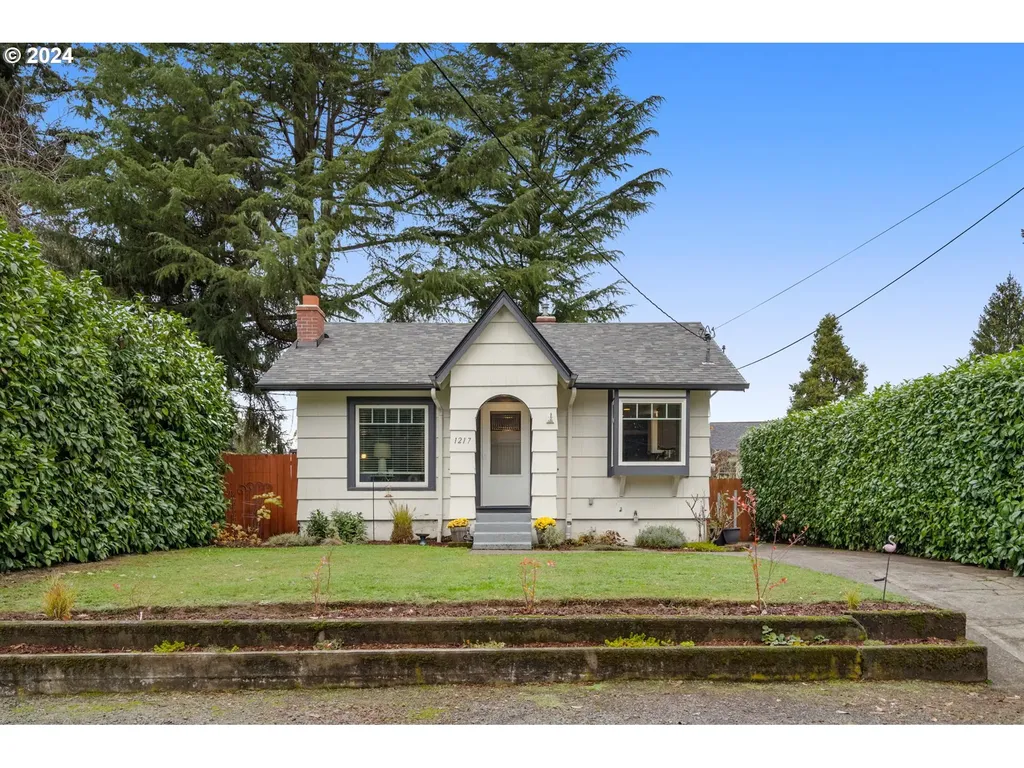 1217 SW Hume Court Portland OR 97219