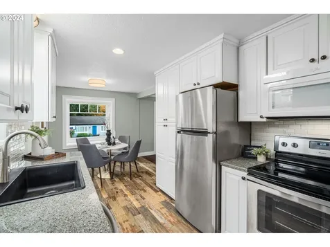1217 SW Hume Court Portland OR 97219