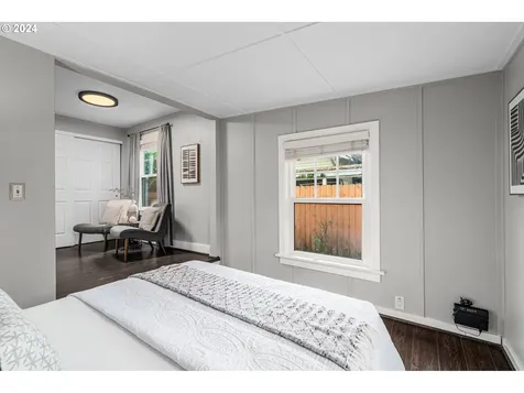 1217 SW Hume Court Portland OR 97219