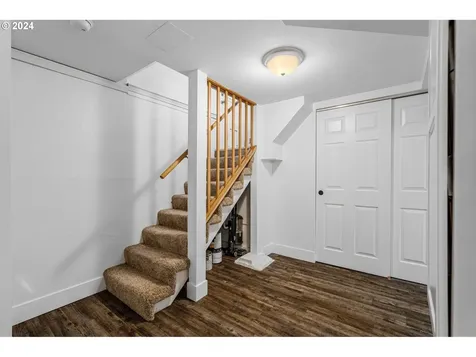 1217 SW Hume Court Portland OR 97219