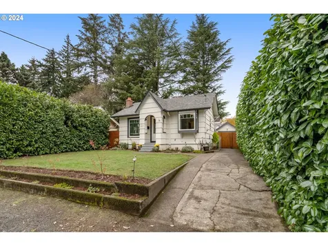 1217 SW Hume Court Portland OR 97219