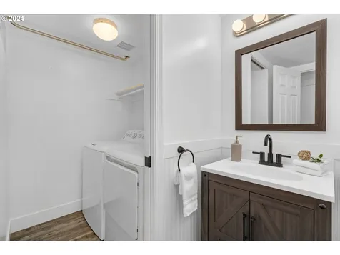 1217 SW Hume Court Portland OR 97219