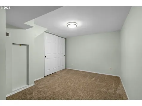 1217 SW Hume Court Portland OR 97219