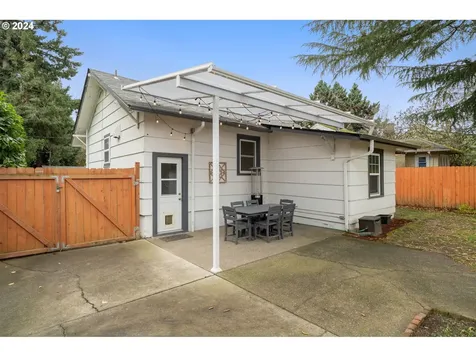 1217 SW Hume Court Portland OR 97219