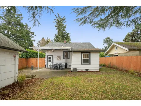 1217 SW Hume Court Portland OR 97219