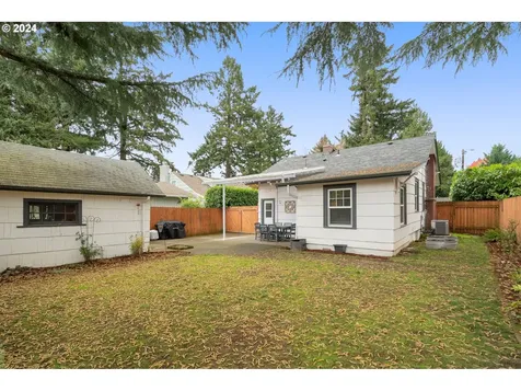 1217 SW Hume Court Portland OR 97219