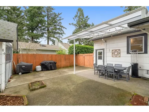 1217 SW Hume Court Portland OR 97219