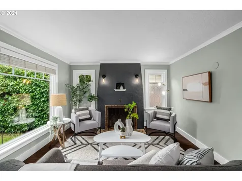 1217 SW Hume Court Portland OR 97219