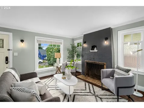 1217 SW Hume Court Portland OR 97219