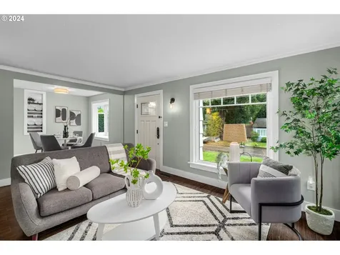 1217 SW Hume Court Portland OR 97219