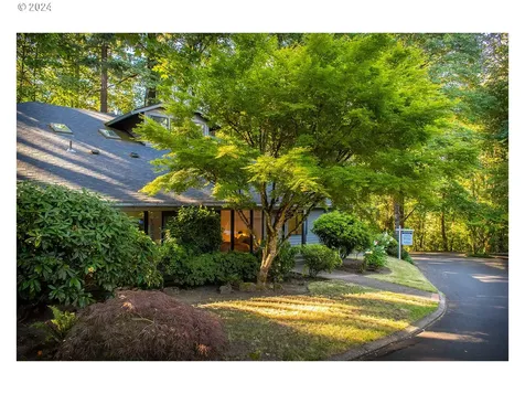 5028 SW Dosch Park Lane Portland OR 97239