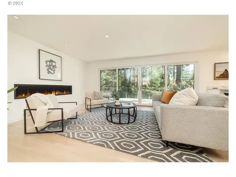 5028 SW Dosch Park Lane Portland OR 97239