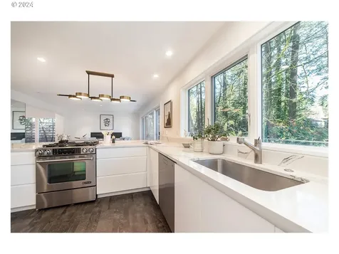 5028 SW Dosch Park Lane Portland OR 97239