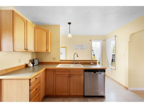 2317 Ocean Beach Highway Longview WA 98632
