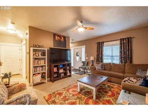4944 Mimosa Circle Sweet Home OR 97386