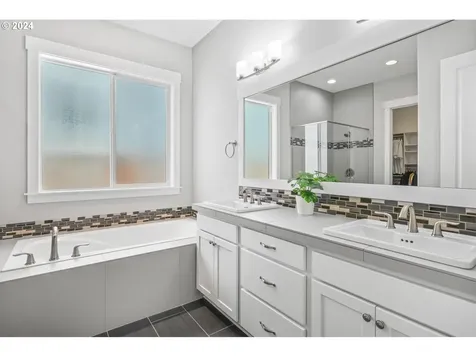 198 Ne Kalahari Ridge Avenue Hillsboro OR 97124